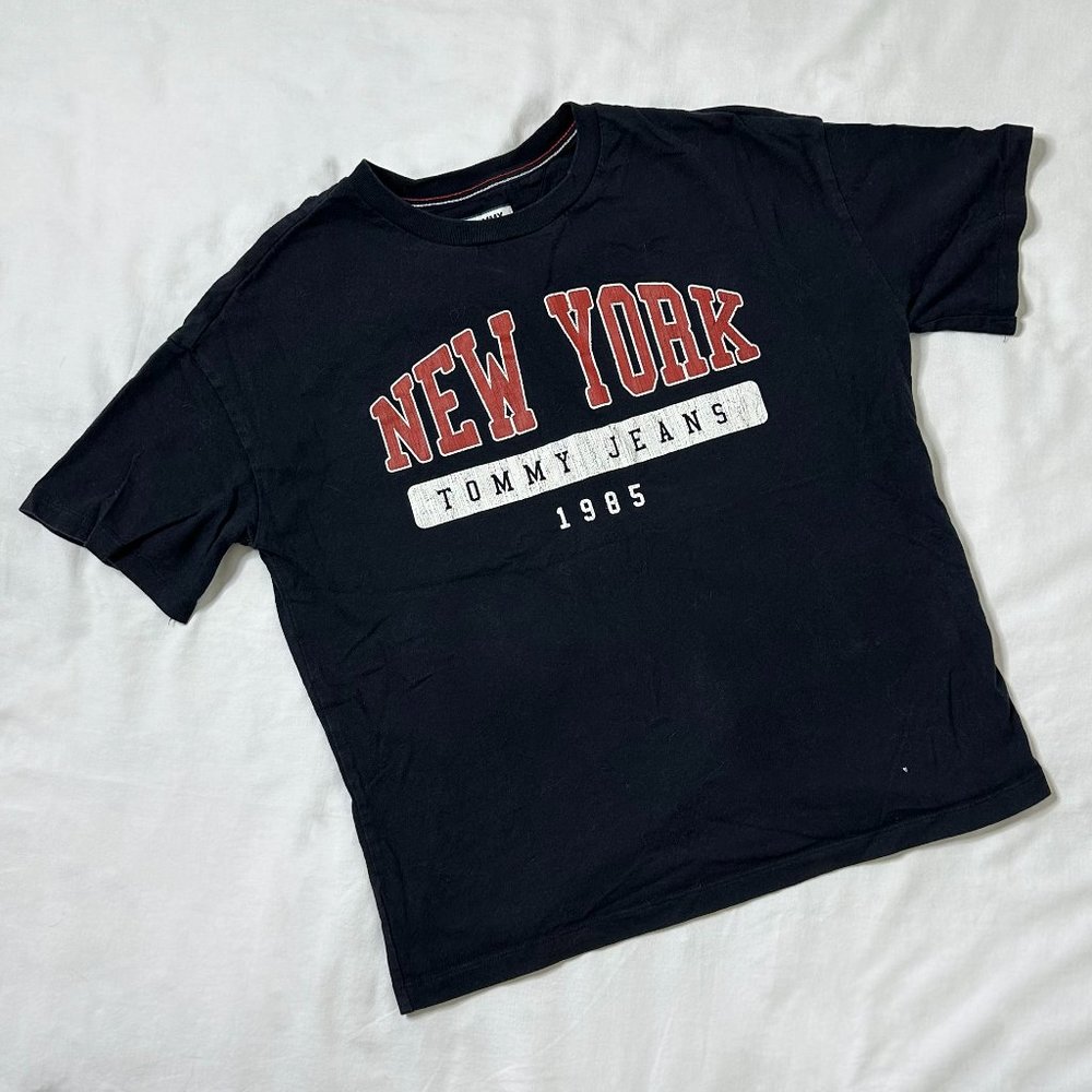 Tommy Jeans - T-Shirt with New York Graphic
